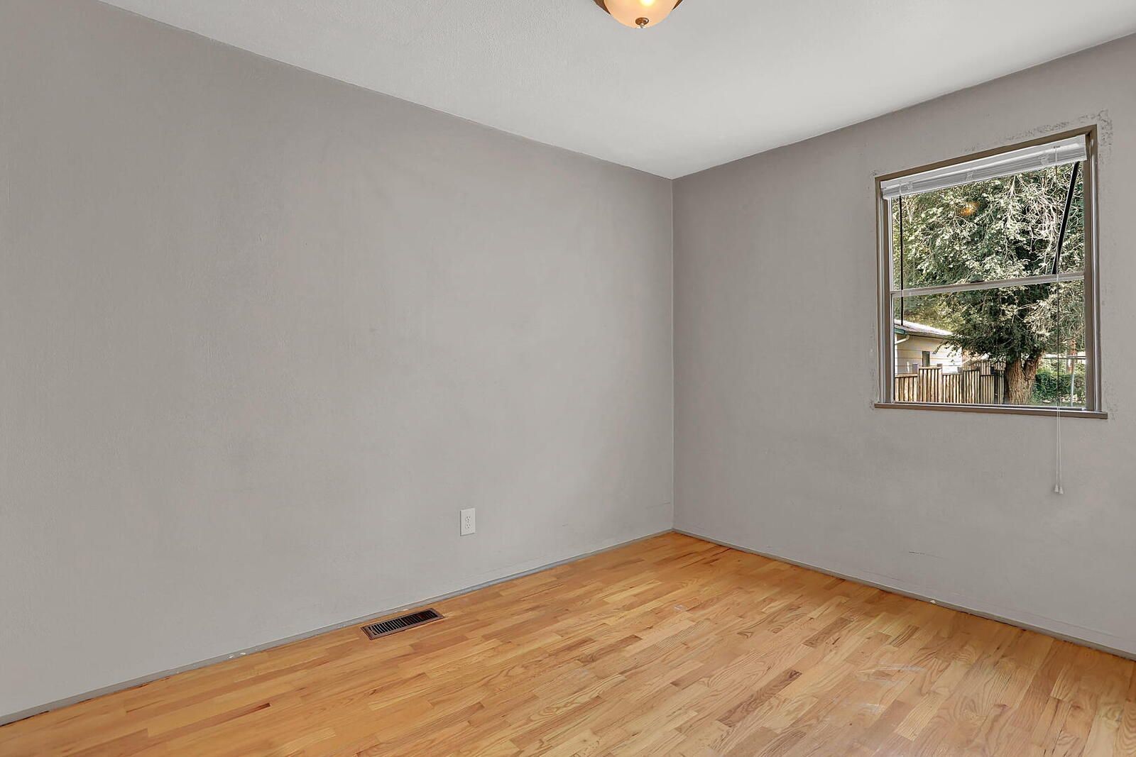 Well-Maintained 2-Bedroom Home Near Downtown Colorado Springs with Detached Garage property image