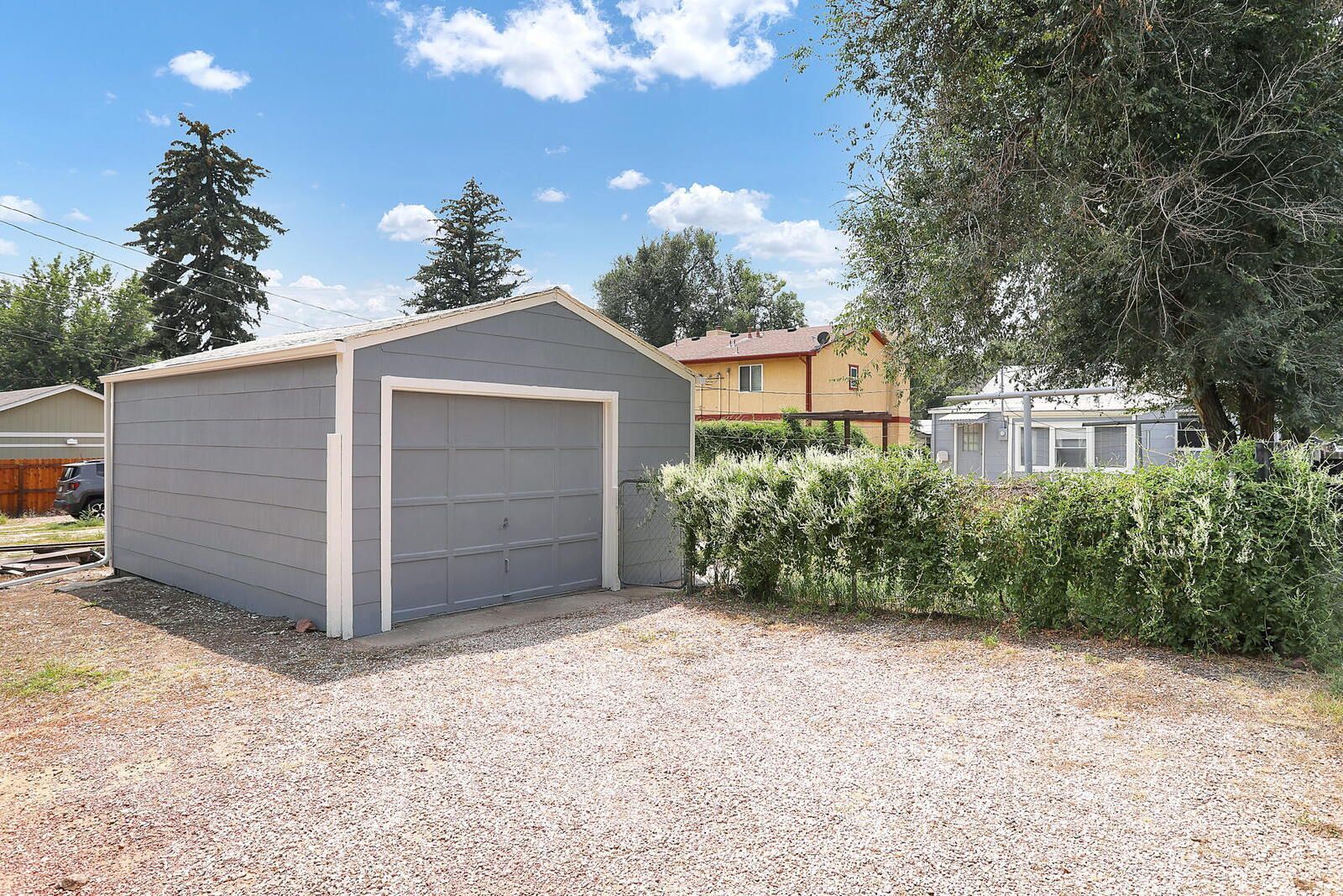 Well-Maintained 2-Bedroom Home Near Downtown Colorado Springs with Detached Garage property image