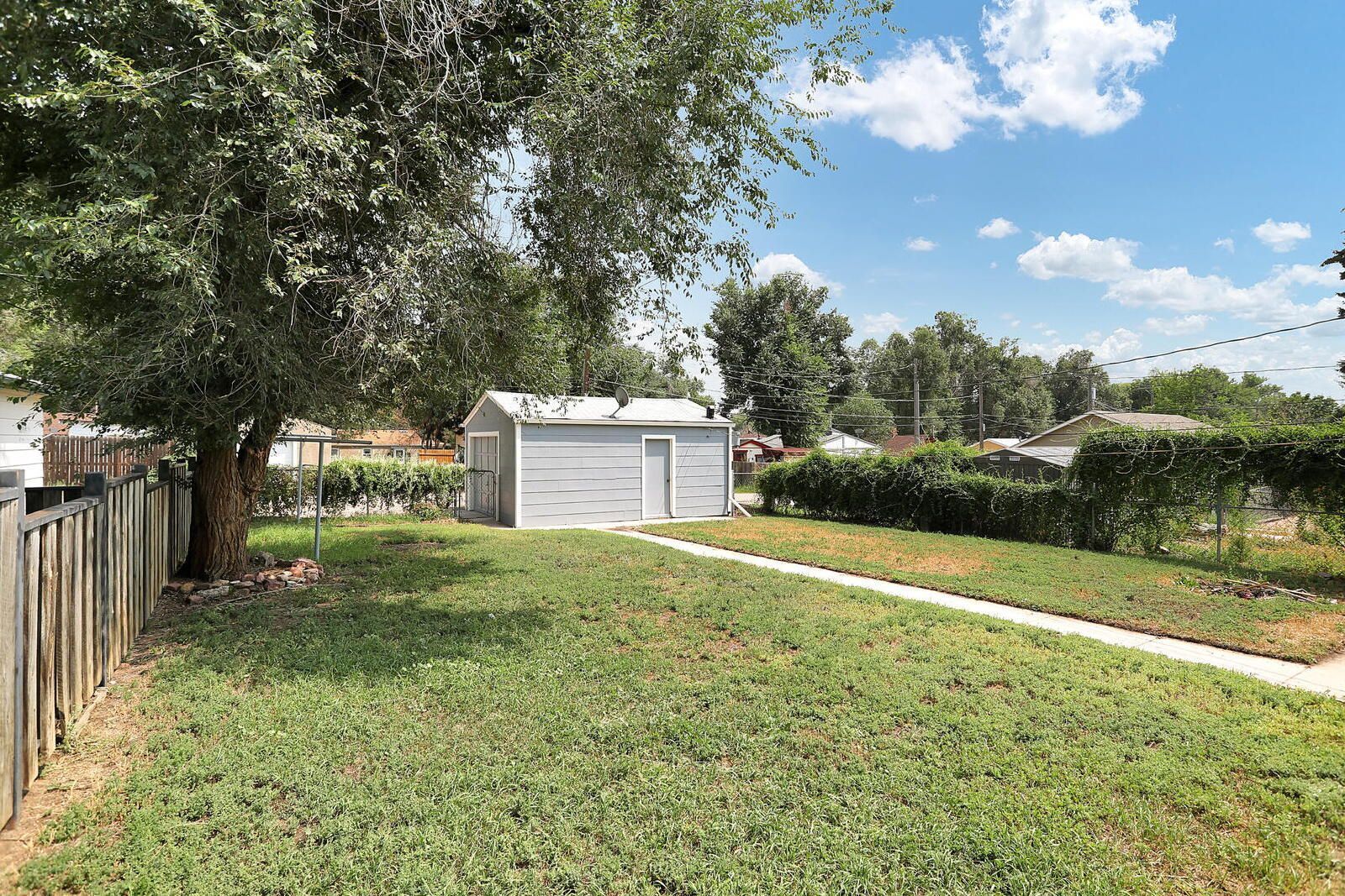 Well-Maintained 2-Bedroom Home Near Downtown Colorado Springs with Detached Garage property image
