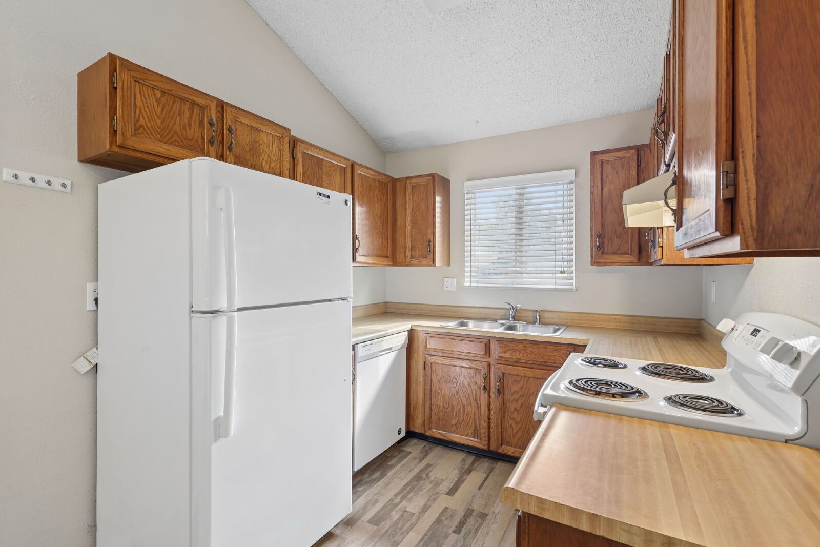 Fully Renovated 3-Bedroom Home with 2-Car Garage and Fenced Yard Near Powers & Academy property image