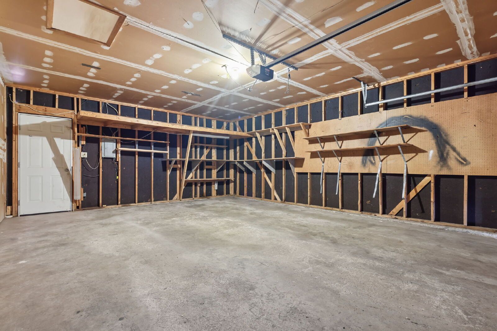 Fully Renovated 3-Bedroom Home with 2-Car Garage and Fenced Yard Near Powers & Academy property image