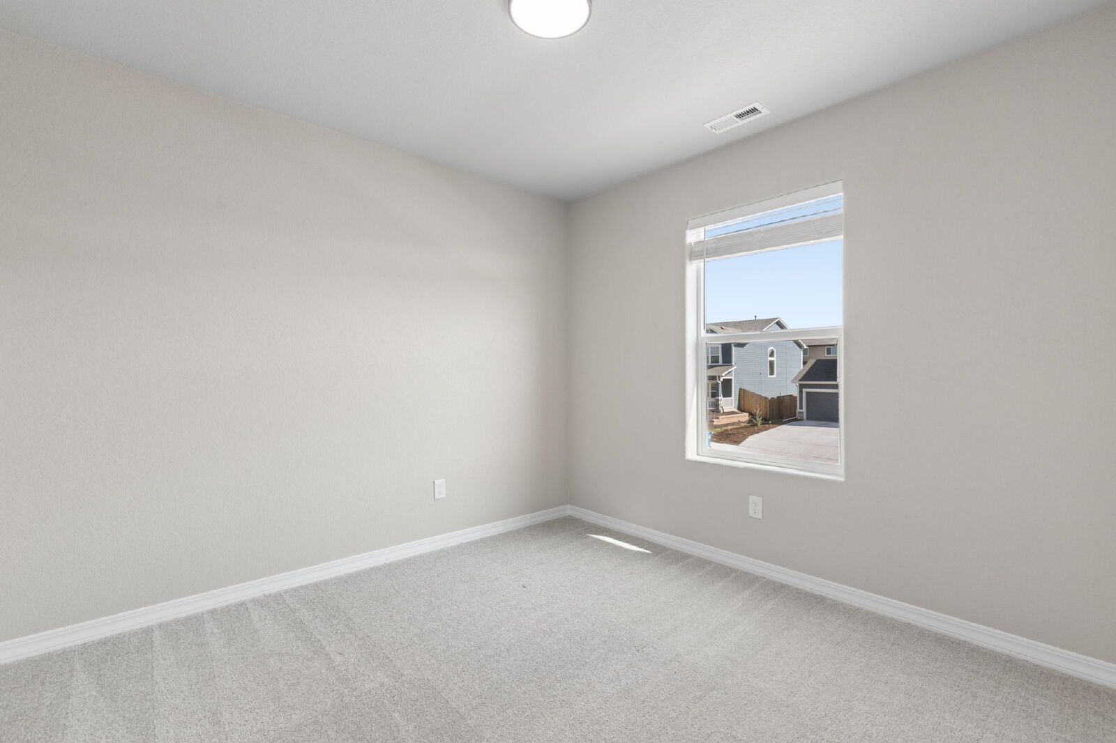 Modern 3-Bedroom Home with Quartz Kitchen, Loft, and 2-Car Garage in Northeast Colorado Springs property image