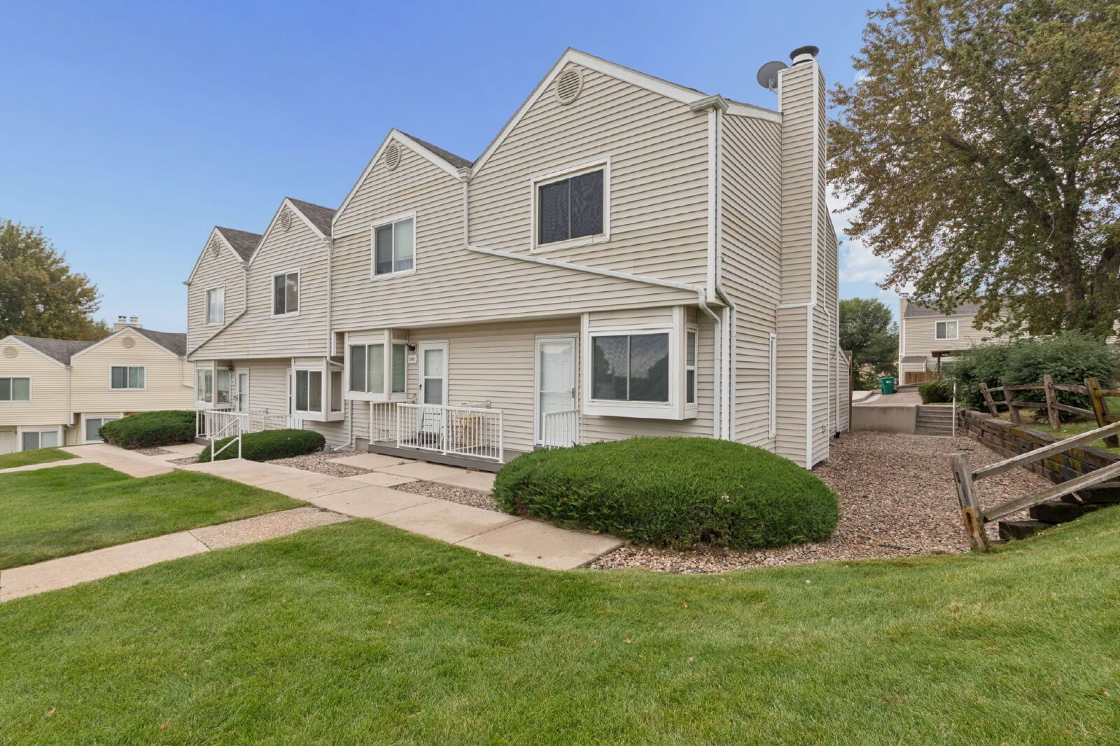 Move-In Ready 2-Bedroom End-Unit Townhome with Enclosed Patio Near Peterson SFB property image