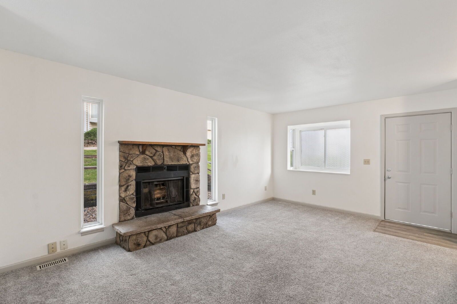 Move-In Ready 2-Bedroom End-Unit Townhome with Enclosed Patio Near Peterson SFB property image