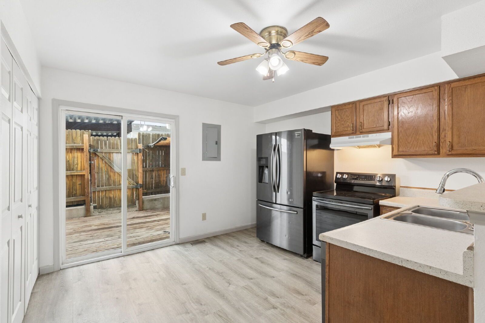 Move-In Ready 2-Bedroom End-Unit Townhome with Enclosed Patio Near Peterson SFB property image