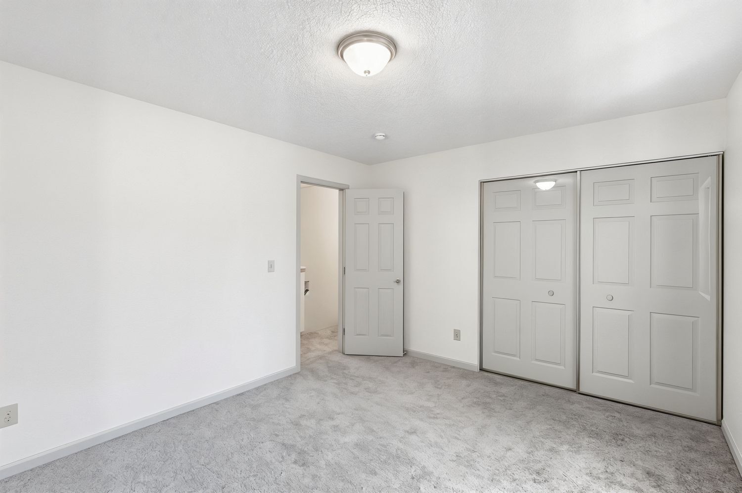 Move-In Ready 2-Bedroom End-Unit Townhome with Enclosed Patio Near Peterson SFB property image