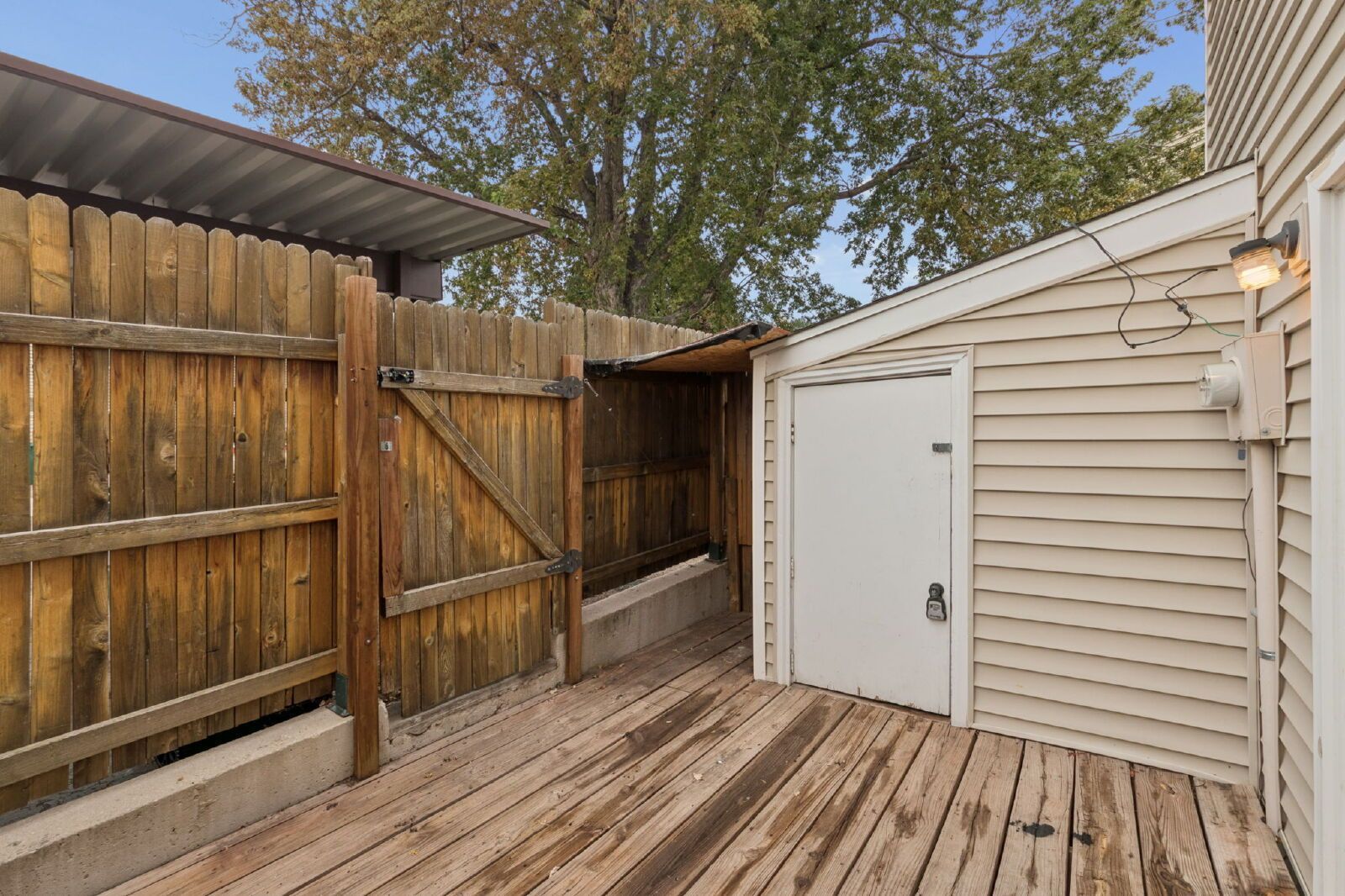 Move-In Ready 2-Bedroom End-Unit Townhome with Enclosed Patio Near Peterson SFB property image