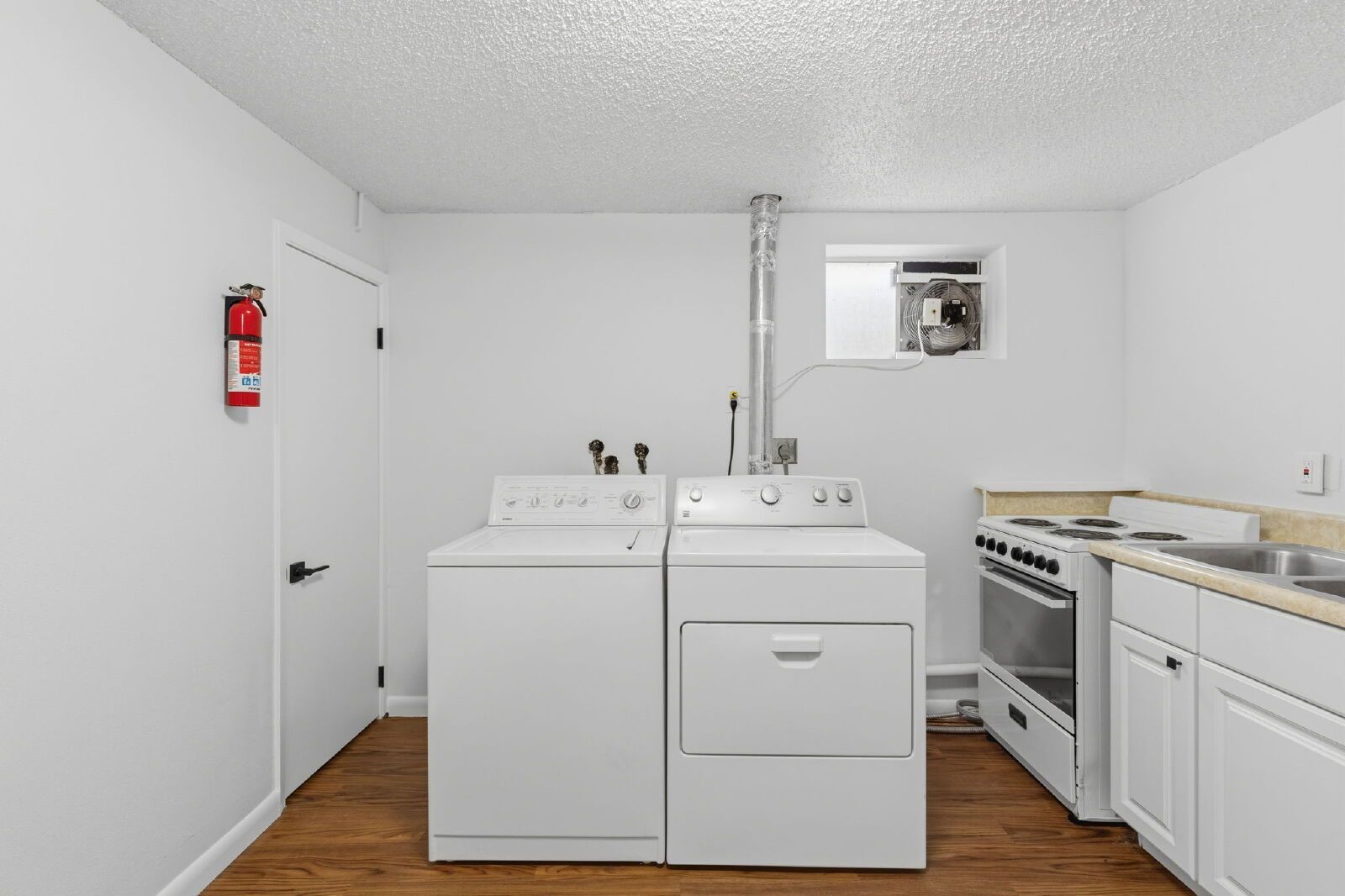 Charming Basement Apartment with Modern Finishes and Flat-Rate Utilities property image