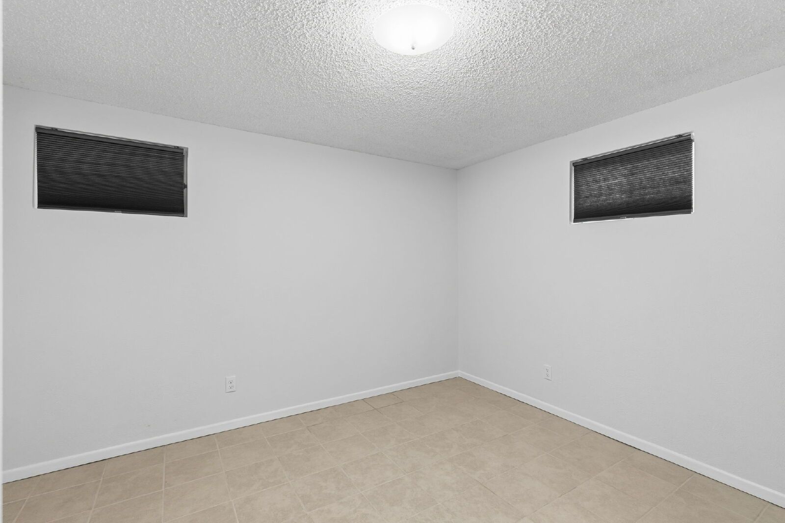 Charming Basement Apartment with Modern Finishes and Flat-Rate Utilities property image