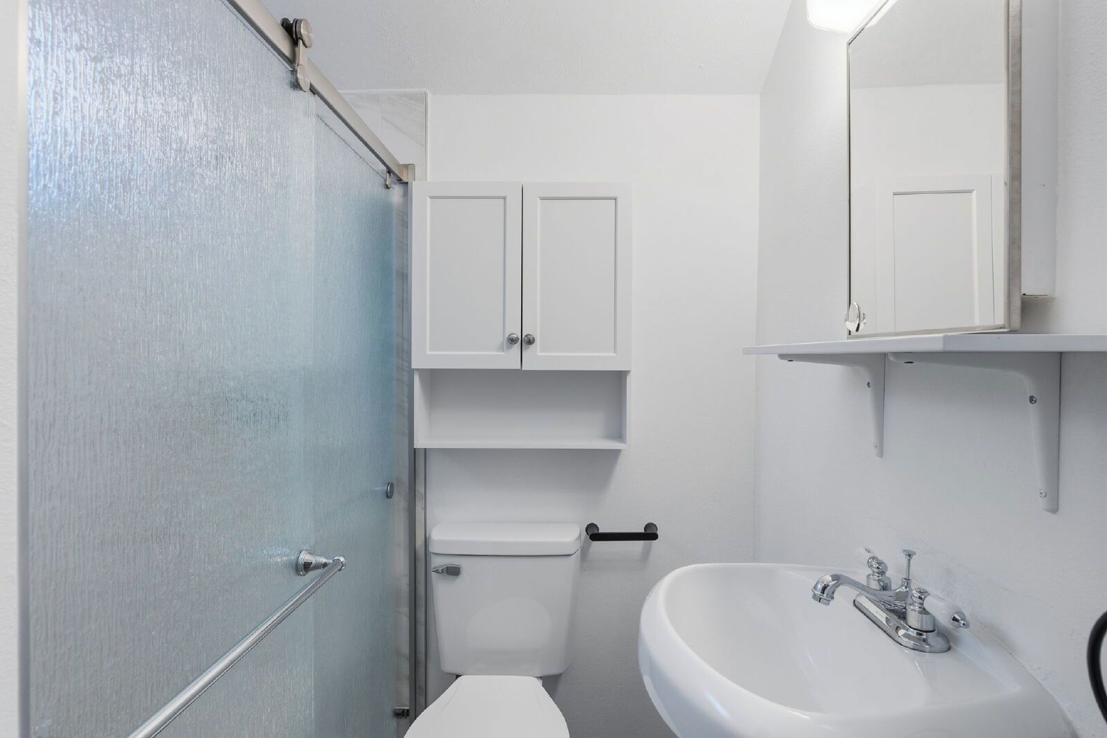 Charming Basement Apartment with Modern Finishes and Flat-Rate Utilities property image